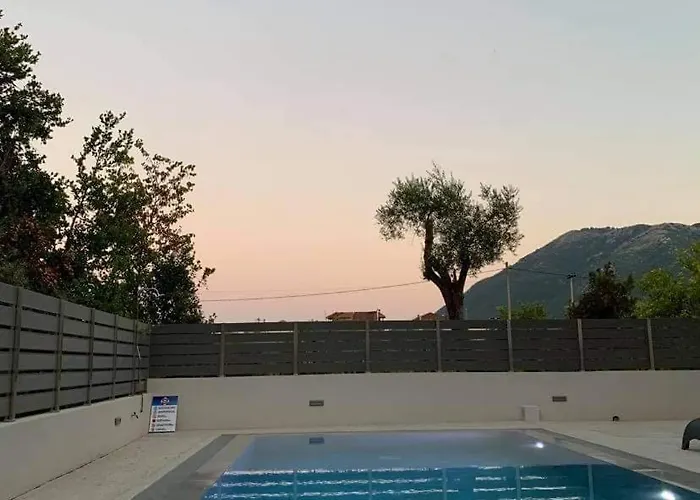 Aurelia Gazde/Camere de închiriat Nikiana